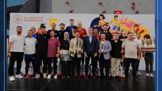 Milli Antrenör Kibar Uzunçavdar Hocamızında görev Aldığı Analig Türkiye Şampiyonasında Anadolu Yakası Takımı Türkiye Şampiyonu Oldu 🏆