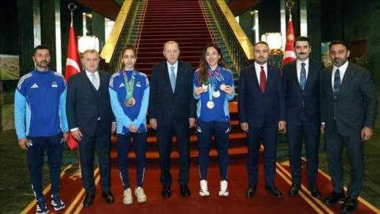 Cumhurbaşkanımız Sayın Recep Tayyip Erdoğan, Milli Sporcularımız Sude Yaren Uzunçavdar ve Sıla Irmak Uzunçavdar'ı kabul etti.