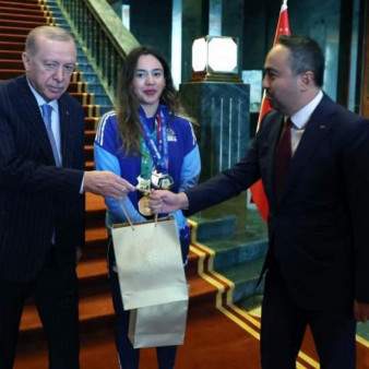 Cumhurbaşkanı Erdoğan Sude Yaren Uzunçavdar ve Sıla Irmak Uzunçavdar’ı kabul etti